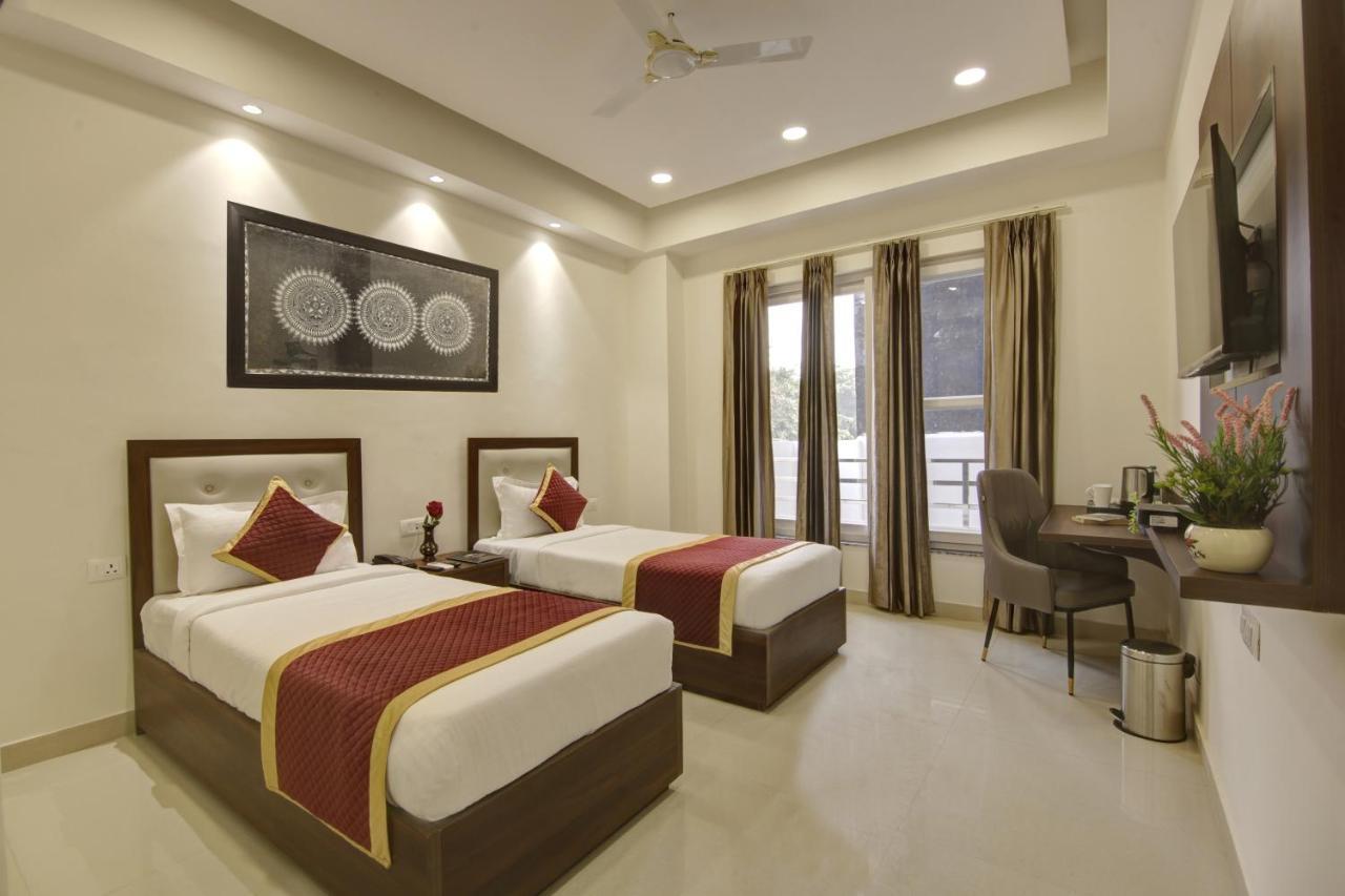 Hotel La Mirage Noida Exterior foto