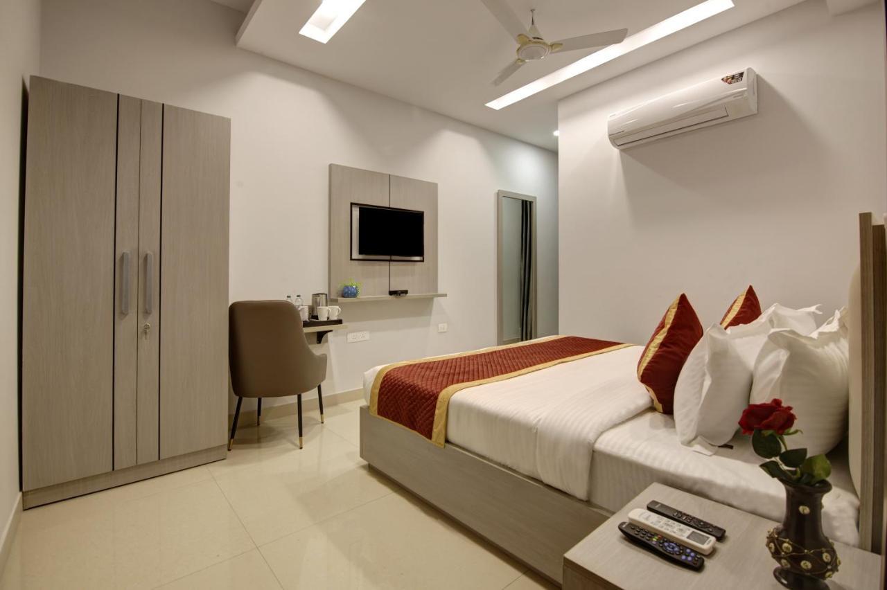 Hotel La Mirage Noida Exterior foto